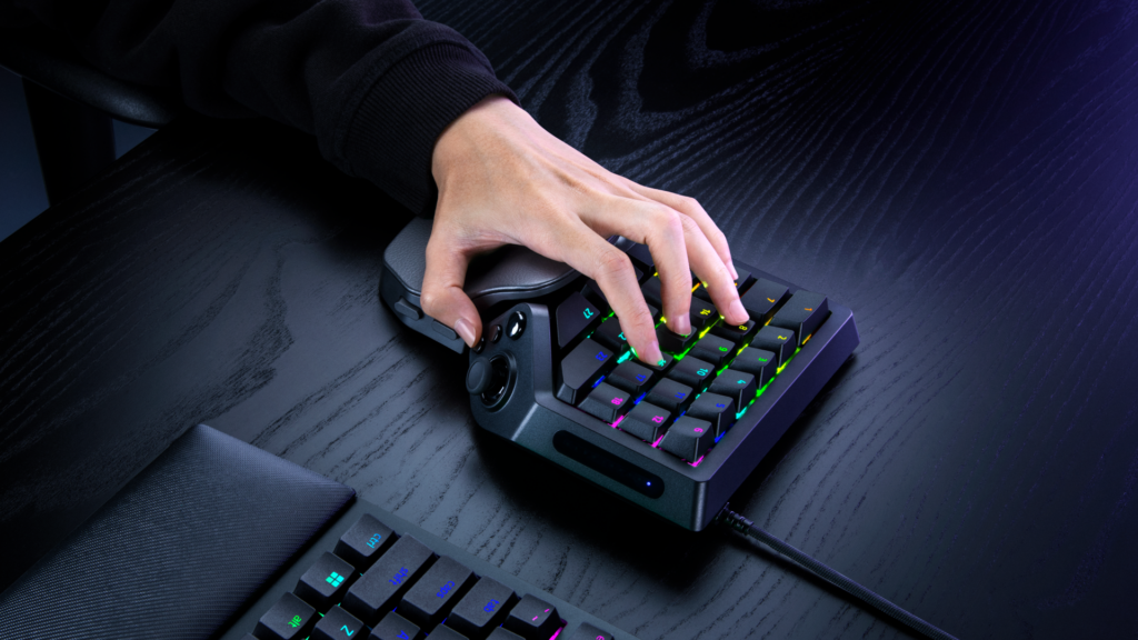 Pandangan Razer Tartarus V2 Pro dengan kawalan boleh diprogram