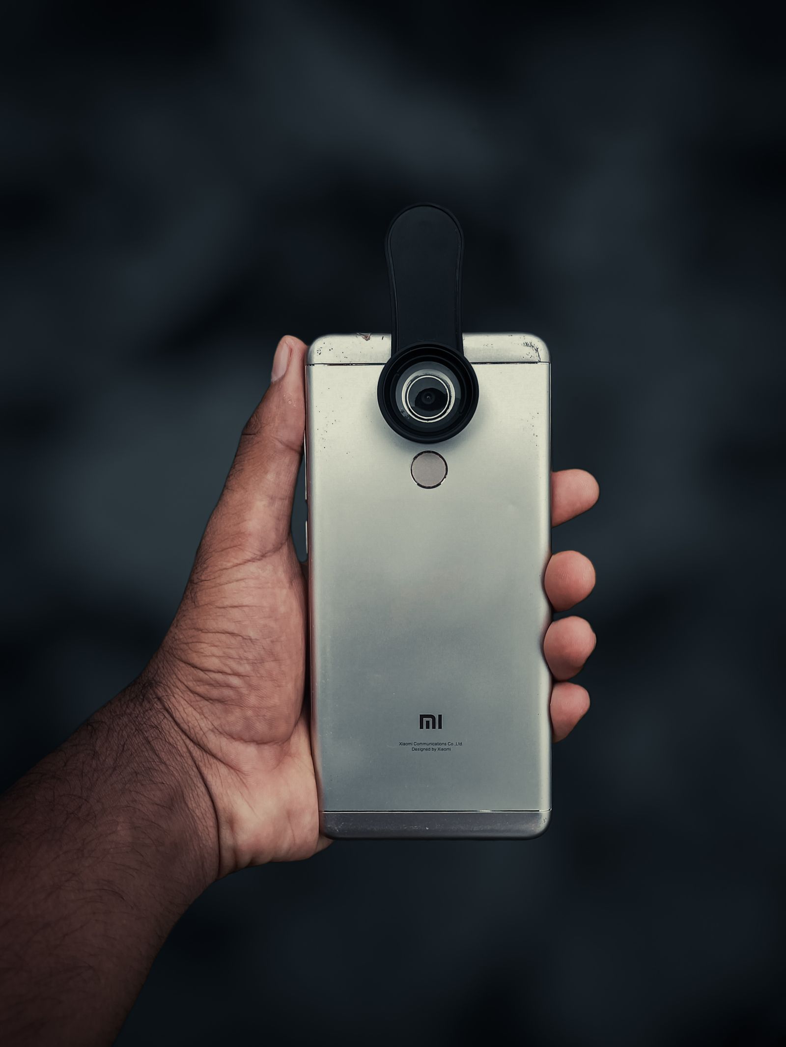 Telefon Xiaomi dengan kanta tambahan jenis klip