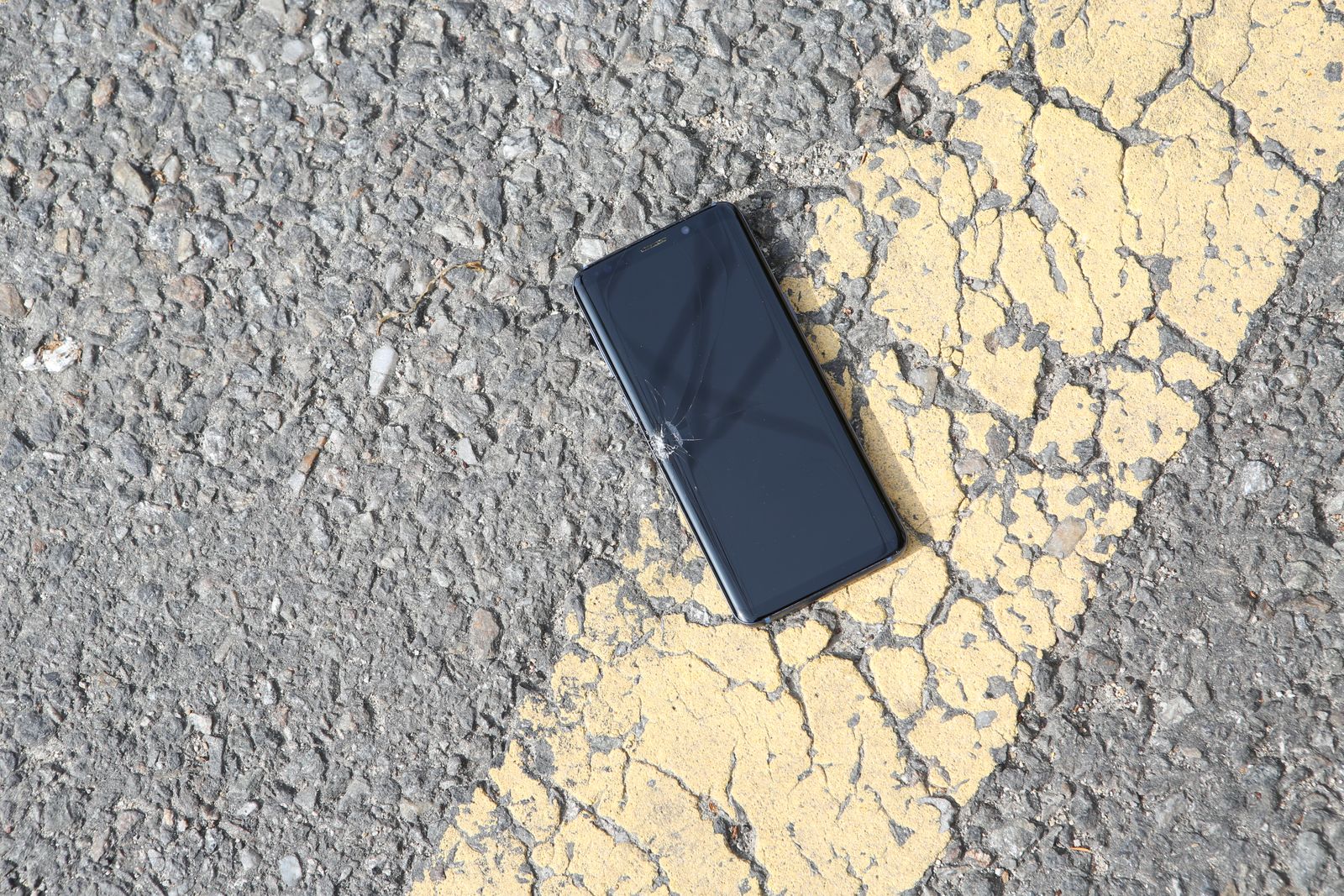 Telefon Tidak Hidup: Cara Semak Kuasa, Pengecas dan Skrin
