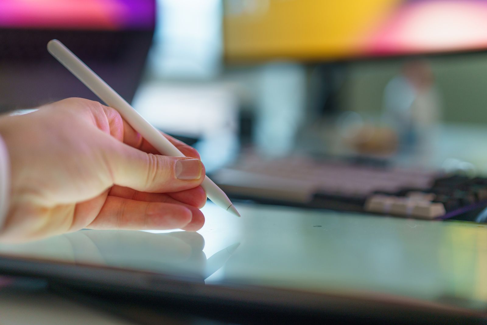 Penggunaan stilus pada tablet