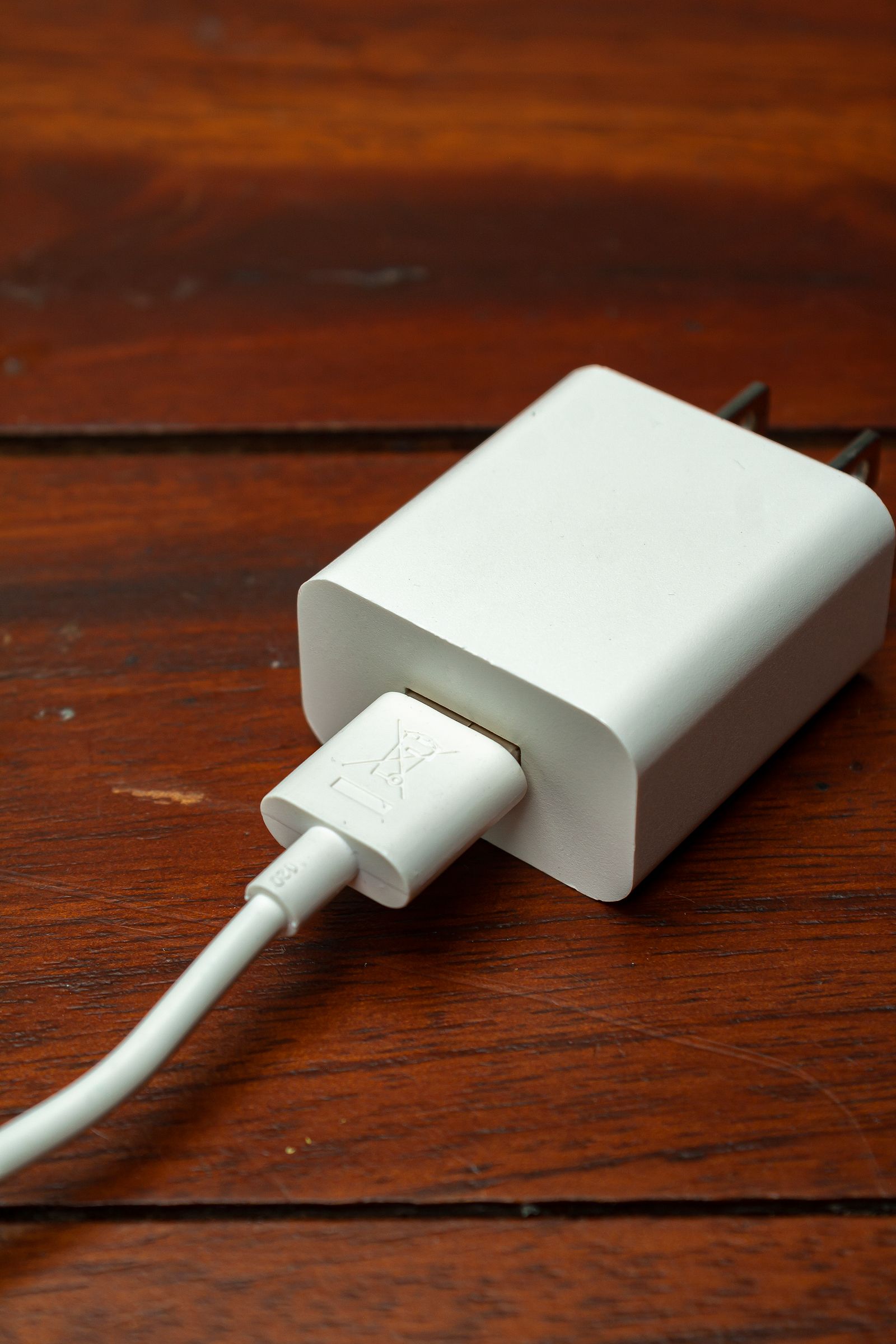 Penyesuai pengecas dengan dua port USB-C