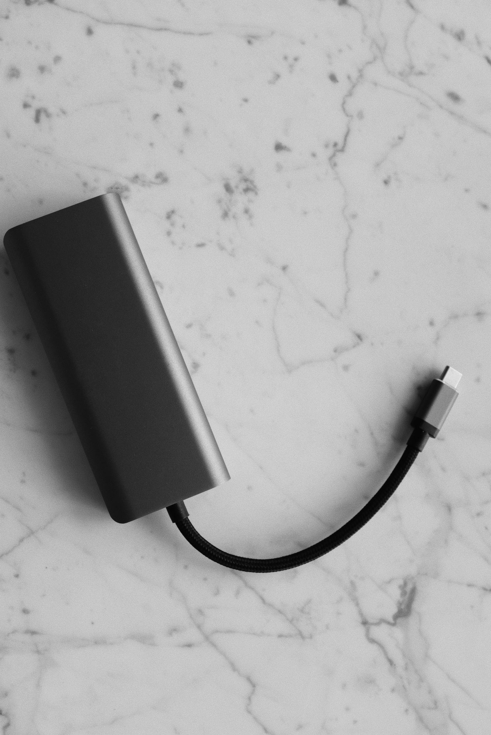 Hab USB-C dengan kabel penyambung