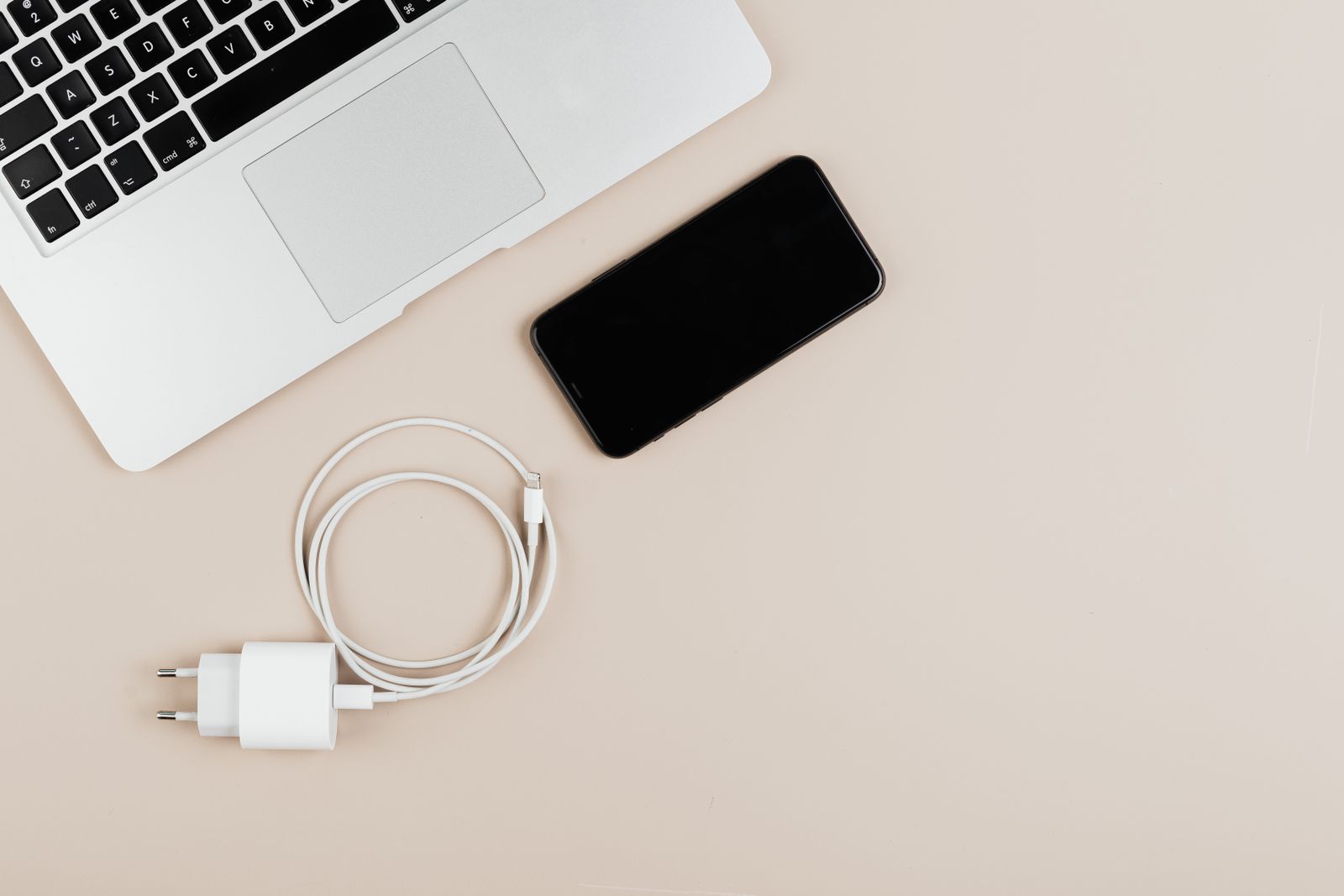 Cara Memilih Pengecas MacBook: Watt, USB-C dan MagSafe