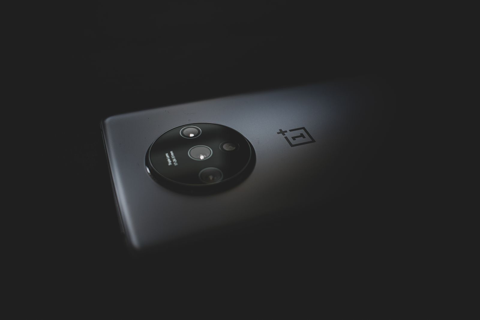 Pandangan dekat modul kamera telefon OnePlus