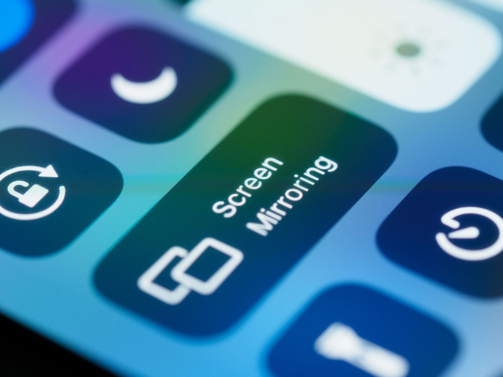 Kawalan telefon termasuk pencerminan skrin