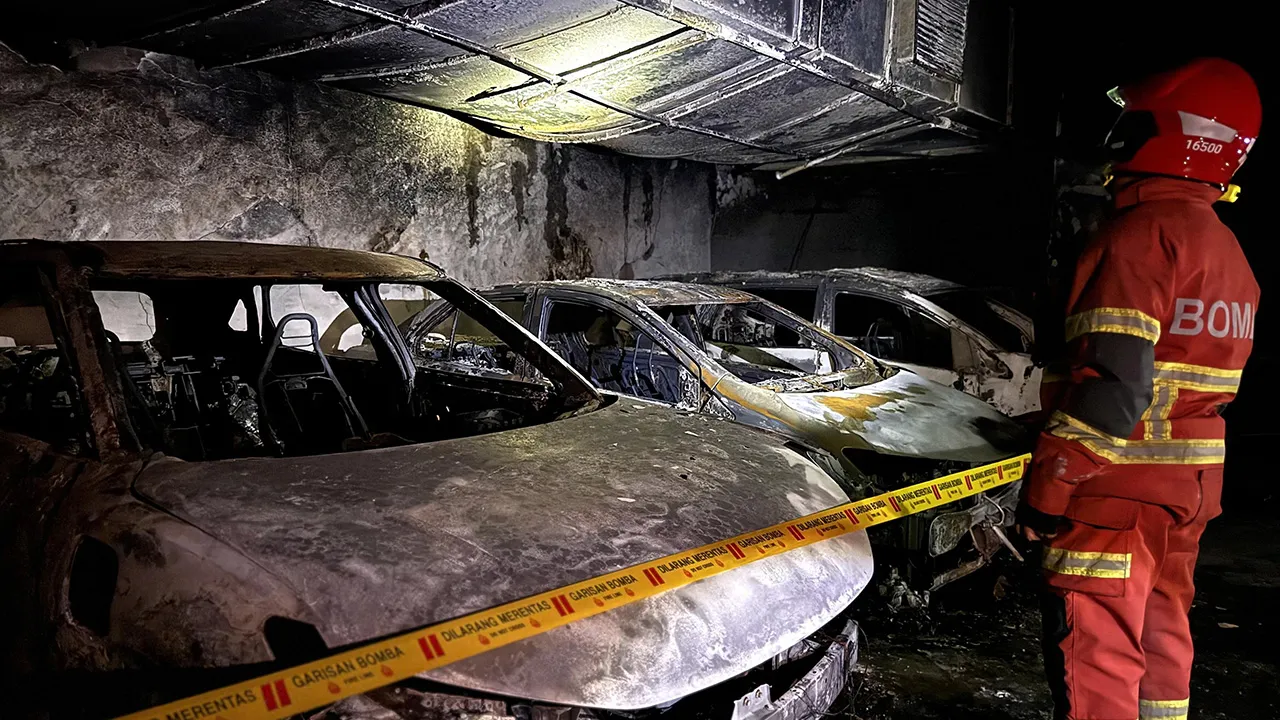 Bomba Sahkan Kebakaran JB City Square Bukan Berpunca Daripada EV – 4×4 Dipercayai Punca
