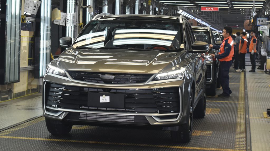 Geely Coolray di barisan pemasangan Proton Tanjong Malim