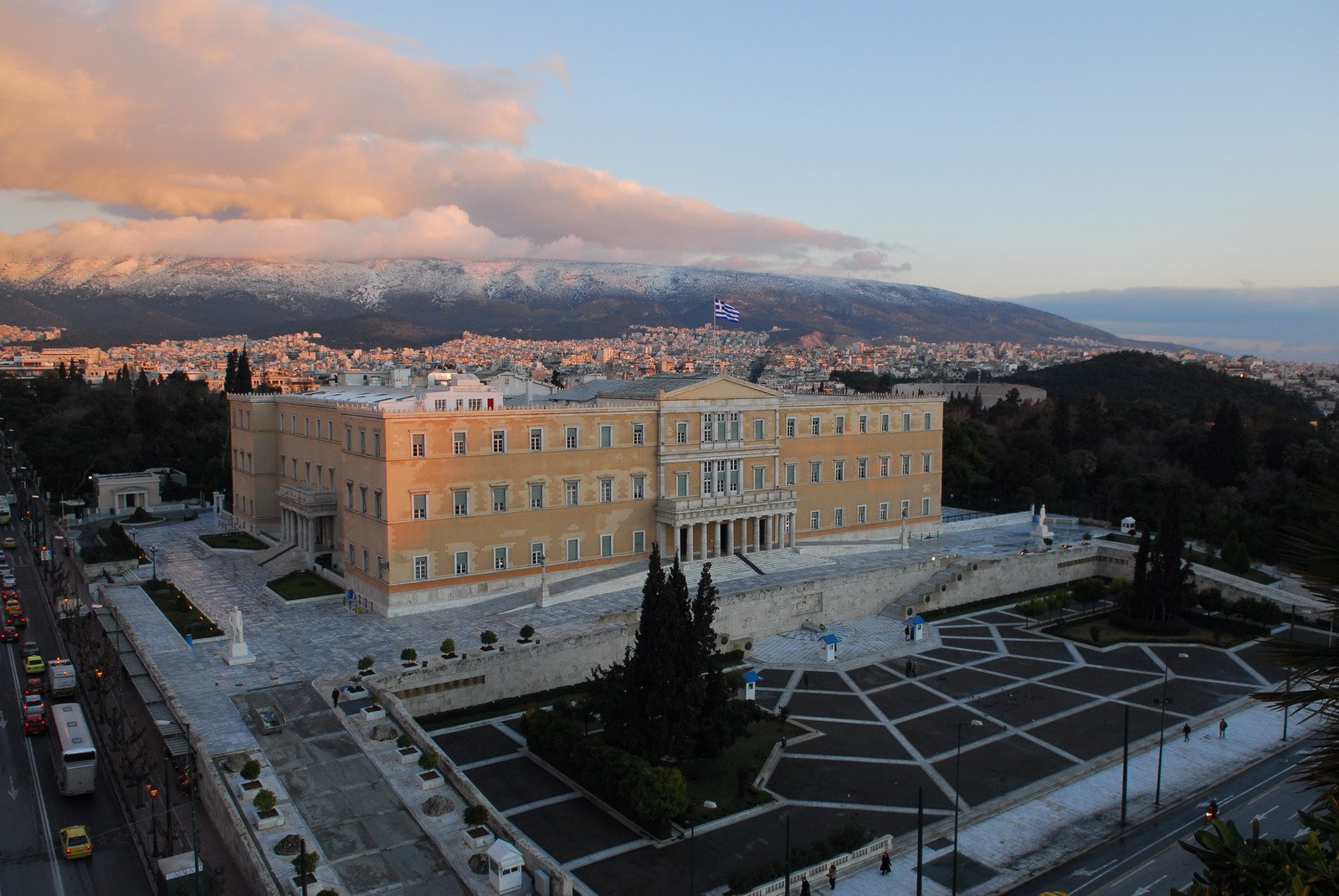 Greece Haramkan Media Sosial Untuk Bawah 15 Tahun Mulai 1 Januari 2027 — Negara EU Pertama Berbuat Demikian