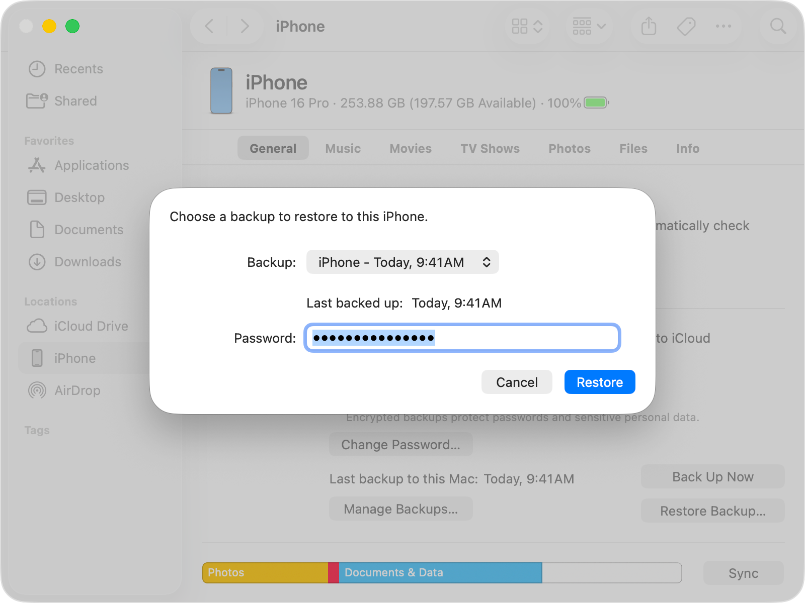 Finder memaparkan pilihan sandaran iPhone untuk pemulihan