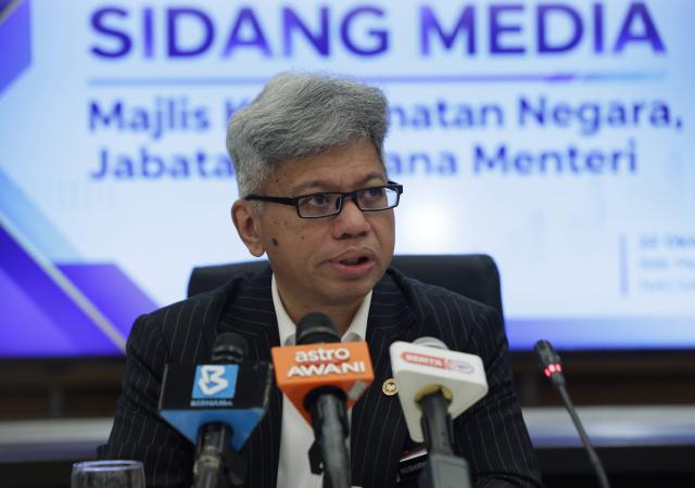 Penjawat Awam Masih Guna Waze Boleh Kena Tindakan Disiplin — MKN Sahkan Penguatkuasaan, Orang Awam Pendekatan Berfasa