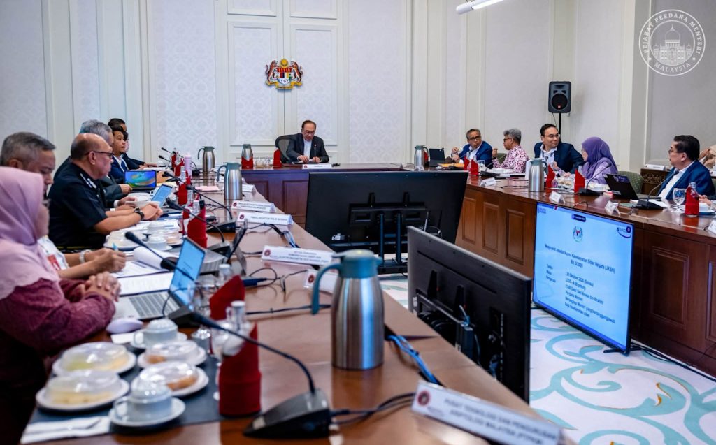 Penjawat Awam Dilarang Guna Waze Berkuat Kuasa Serta-Merta — Arahan KSN Susulan Keputusan JKSN