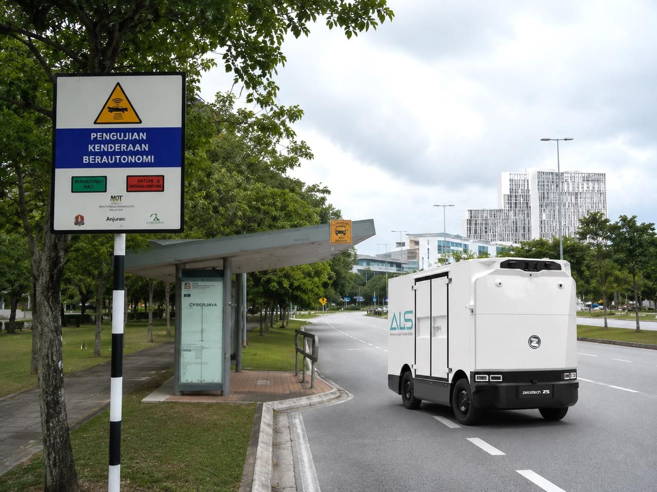 Robot Penghantaran Zelos Mula Diuji Di Jalan Raya Awam Cyberjaya